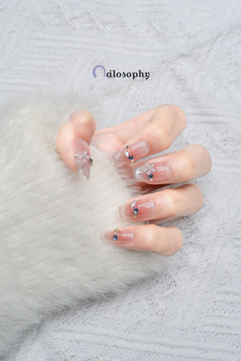 Nailosophy أظافر جيل مضغوطة يدوية الصنع باللون الوردي مع عيون قطة وزهور ثلاثية الأبعاد وكريستالات زرقاء | شكل تابوت - Image 3
